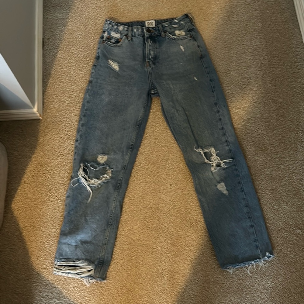 URBAN OUTFITTERS distressed jeans
